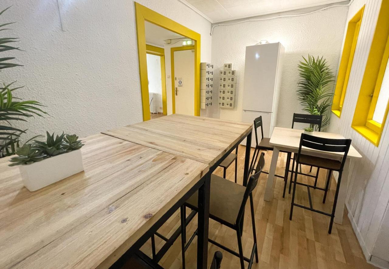 Az The Bridge Hostel - Coliving Zaragoza Bagian luar foto