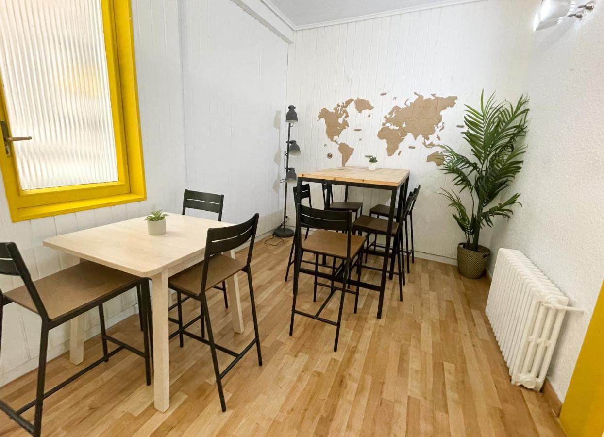 Az The Bridge Hostel - Coliving Zaragoza Bagian luar foto