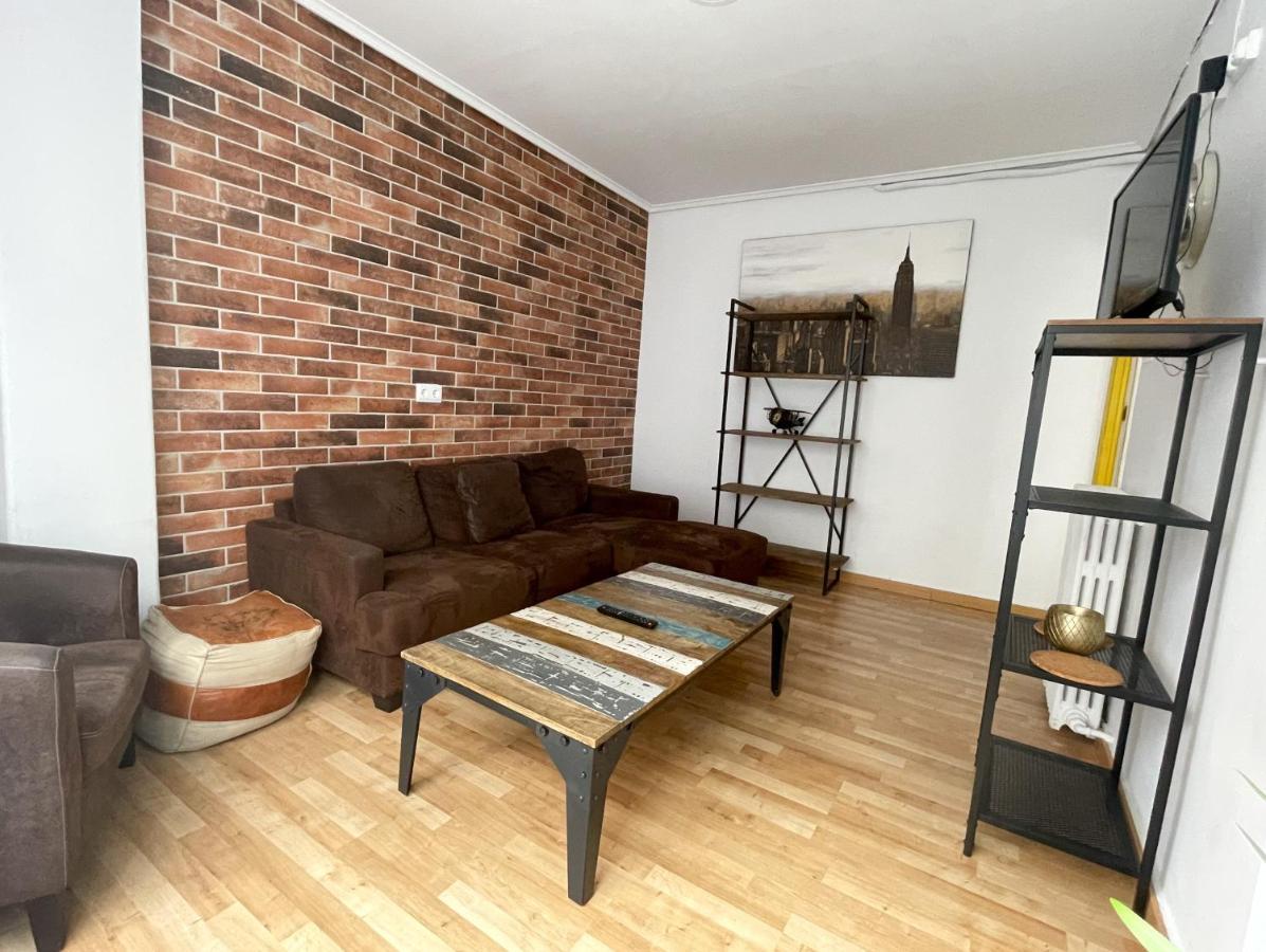Az The Bridge Hostel - Coliving Zaragoza Bagian luar foto