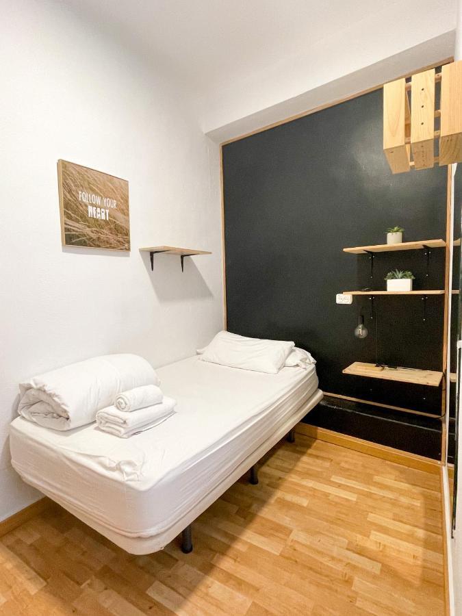 Az The Bridge Hostel - Coliving Zaragoza Bagian luar foto