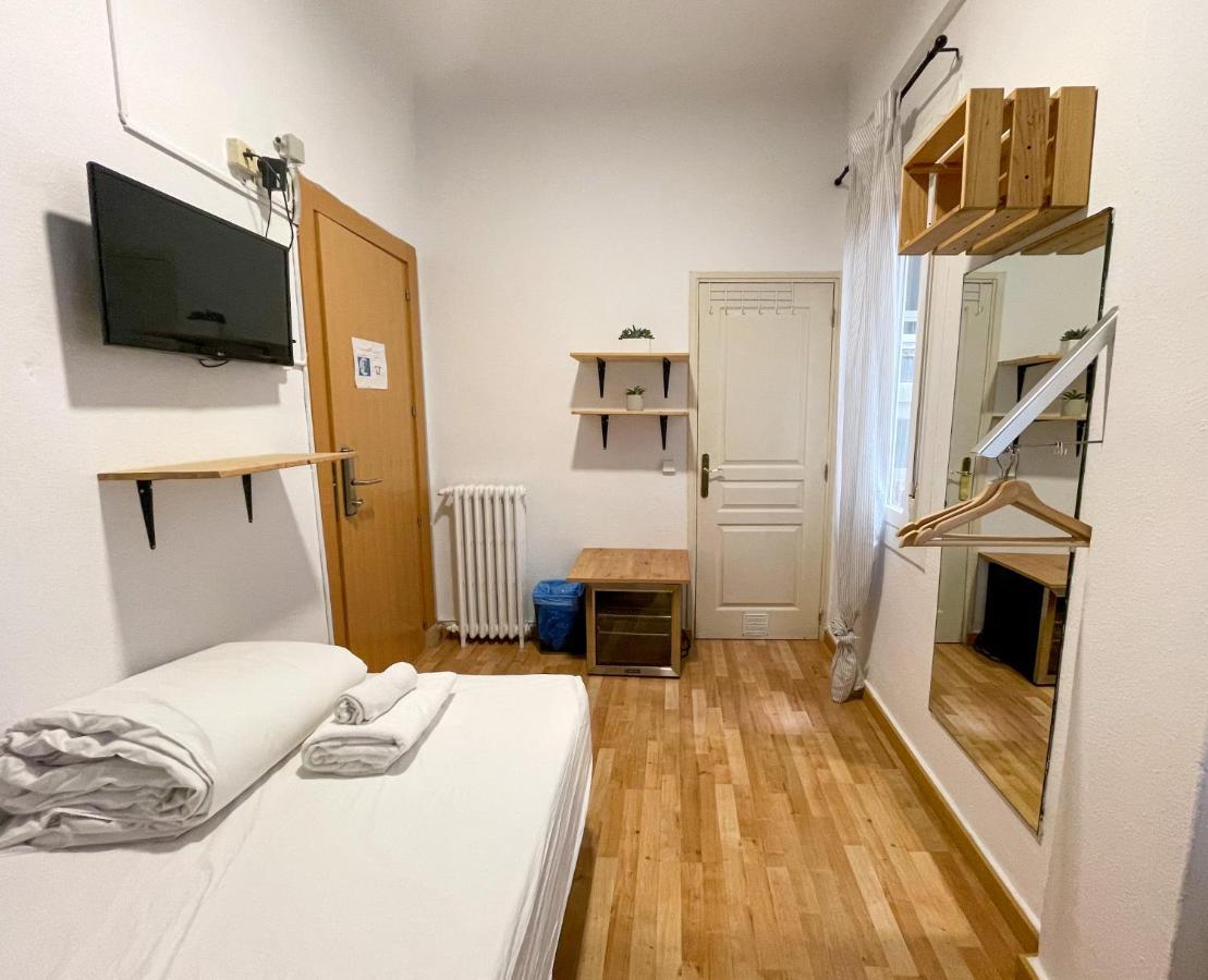 Az The Bridge Hostel - Coliving Zaragoza Bagian luar foto