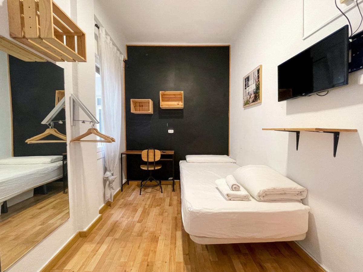 Az The Bridge Hostel - Coliving Zaragoza Bagian luar foto