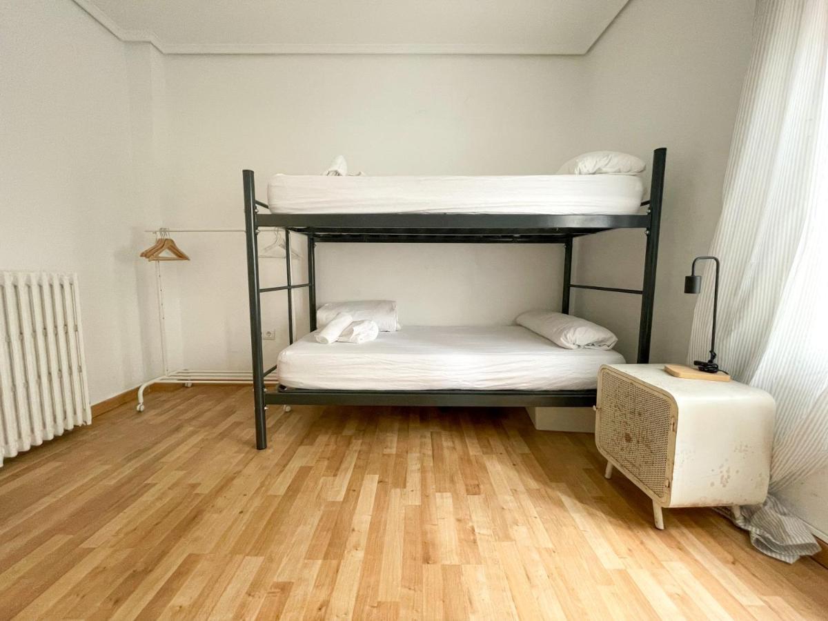 Az The Bridge Hostel - Coliving Zaragoza Bagian luar foto