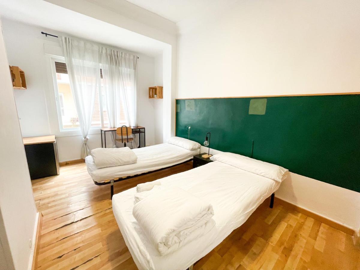 Az The Bridge Hostel - Coliving Zaragoza Bagian luar foto