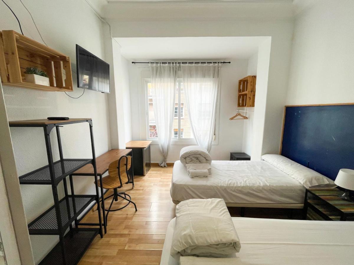 Az The Bridge Hostel - Coliving Zaragoza Bagian luar foto